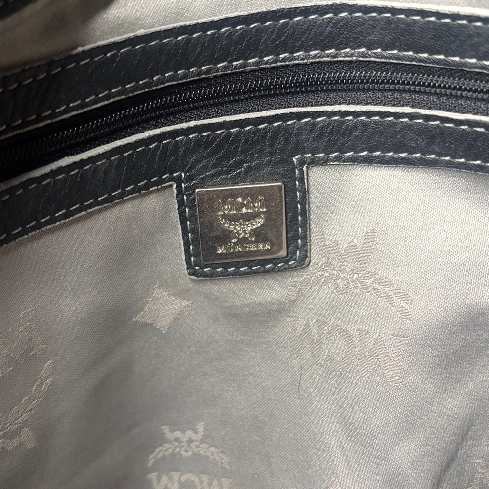MCM- AUTHENTIC PEBBLED LEATHER EXTRA LARGE HANDBAG - Picture 11 of 15